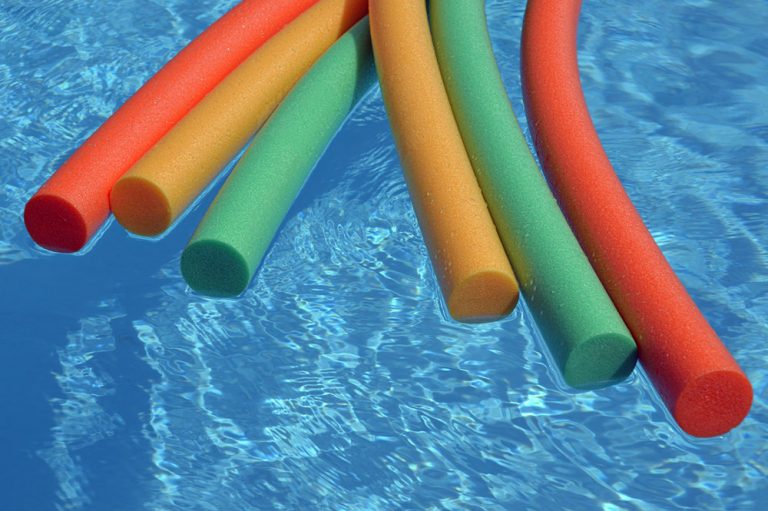 Jeux de frites dans la piscine du camping à Lorient le Ty Nenez